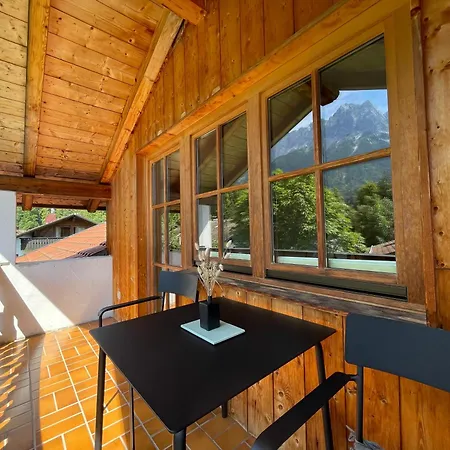 Design-studio Mit Zugspitzblick Apartmán *